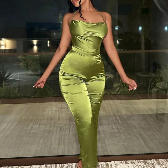 Green Preppy Women's Backless Pleated Jumpsuit - Picture 4 of 5